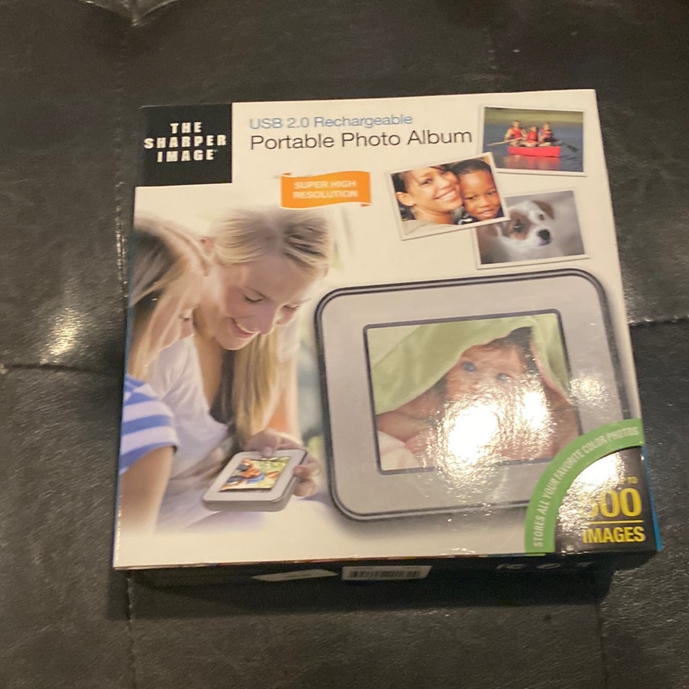 NWT Sharper Image Portable Digital Photo Album USB 2.0 Rechargeable